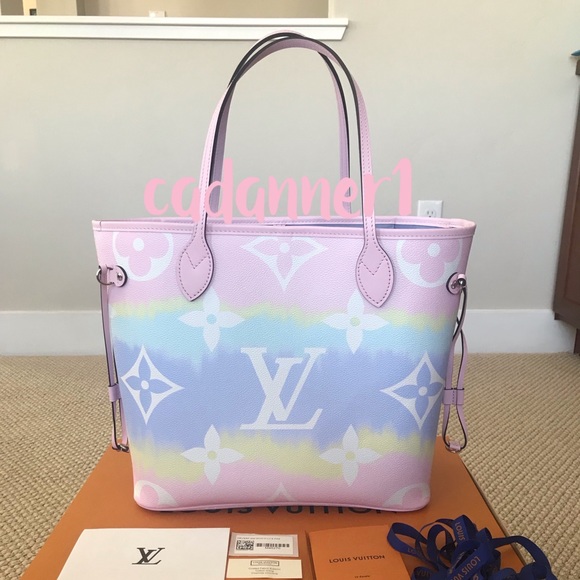 Louis Vuitton Handbags - 💜💯Authentic Louis Vuitton Escale Neverfull MM